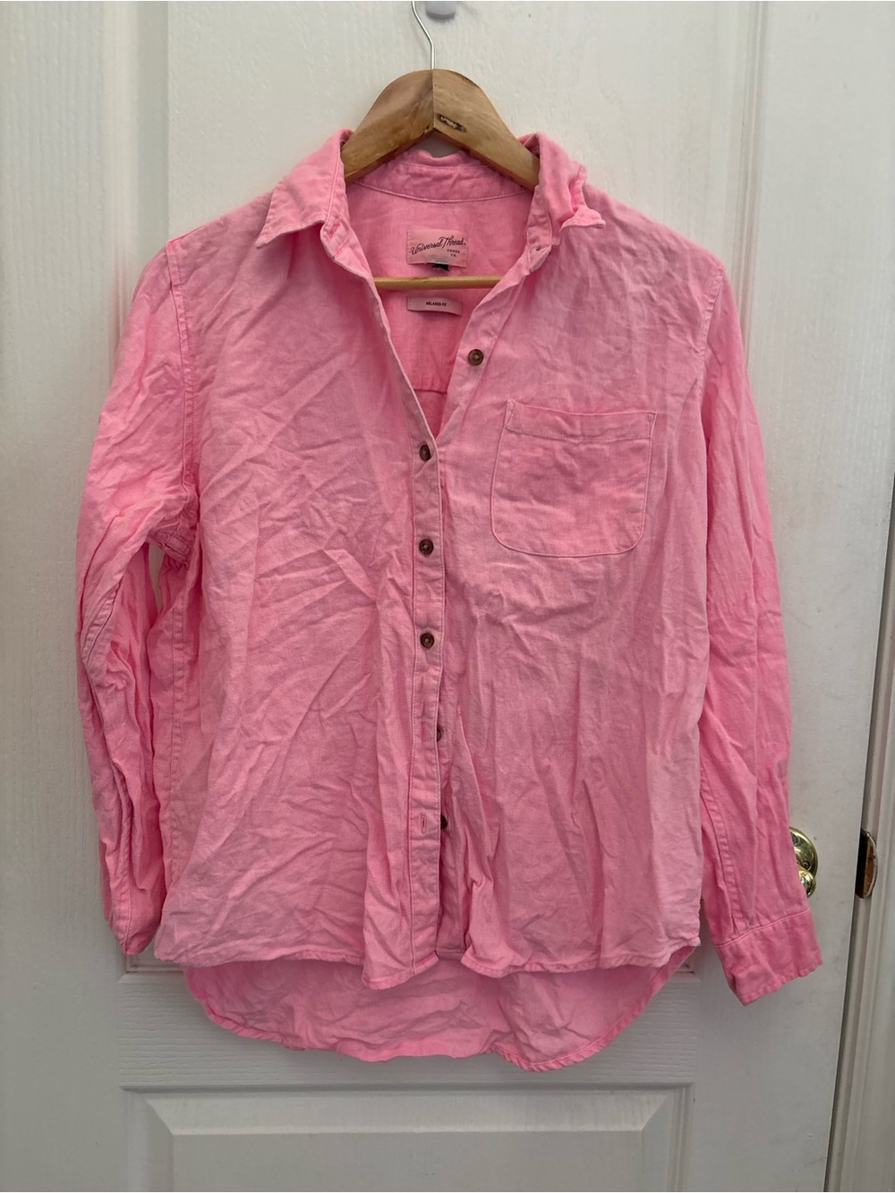 Universal thread Woman’s Light Pink Button-Up Shirt Relaxed Fit